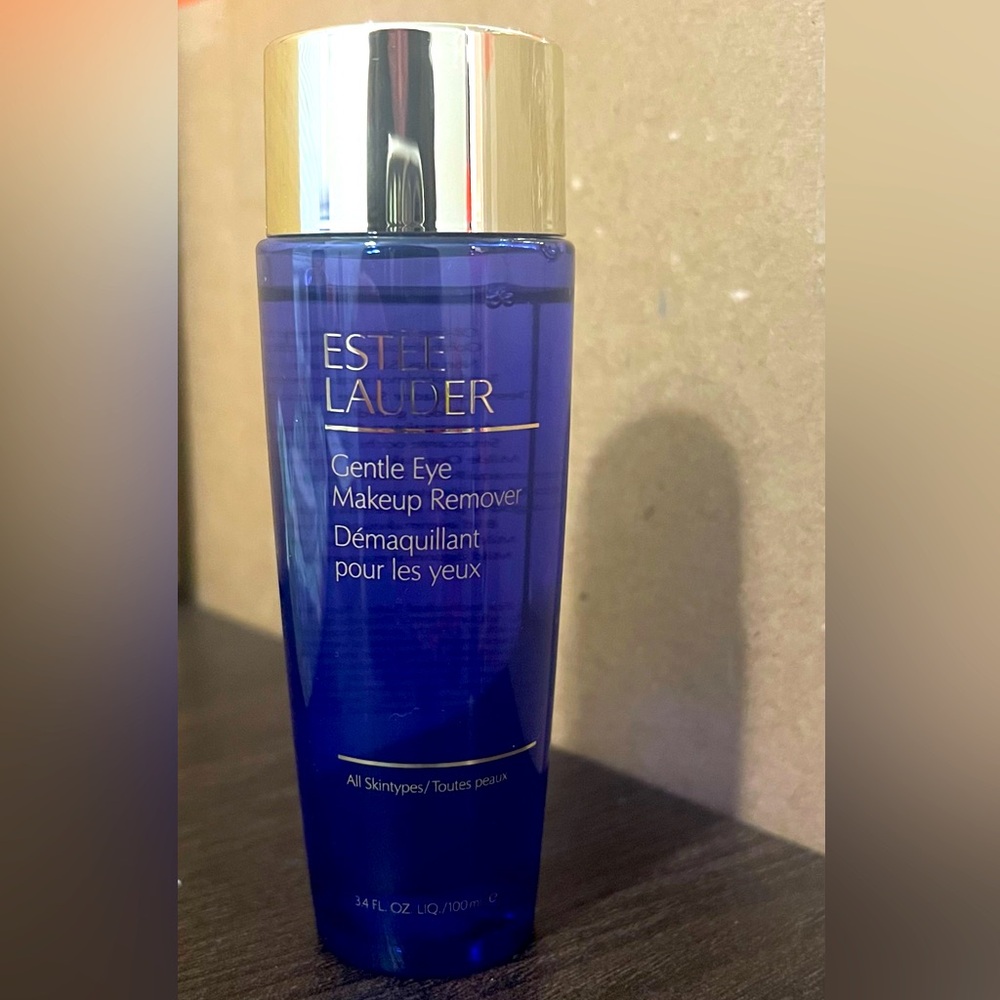 Estee lauder - Gentle eye makeup remover
100ml (3.4 fl oz)
All skin type
